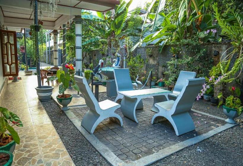 Bed and Breakfast Avian Villa Hikkaduwa