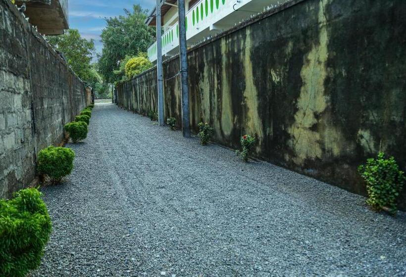 Bed and Breakfast Avian Villa Hikkaduwa