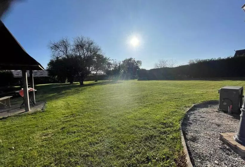 Aamiaismajoitus (B&B) La Villa Du Fresneaux