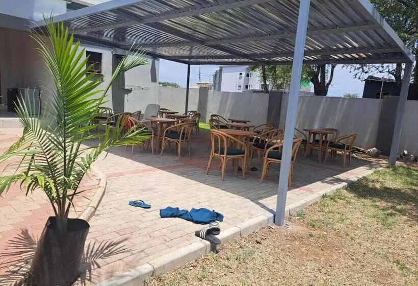 تختخواب و صبحانه Lotus Lodge