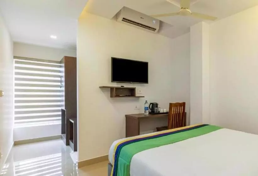 Hotelli Airport Avenue Plaza Cochin Airport