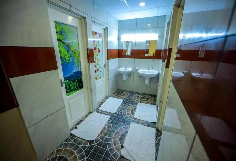 Hotelli Airport Avenue Plaza Cochin Airport