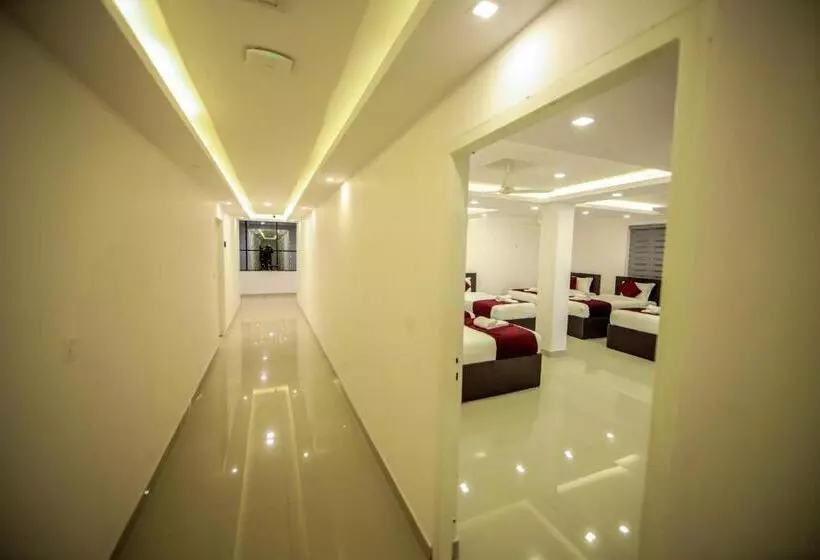 Hotelli Airport Avenue Plaza Cochin Airport