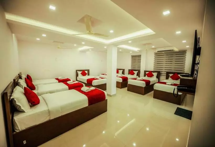 Hotelli Airport Avenue Plaza Cochin Airport