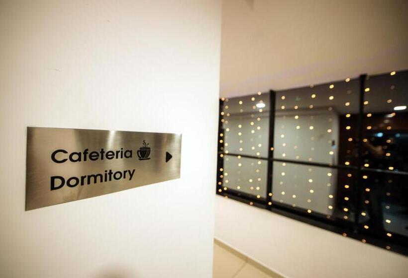 ホテル Airport Avenue Plaza Cochin Airport