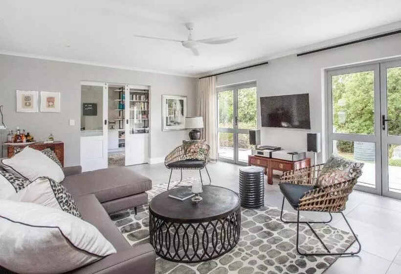 Majatalo Bluemari S Retreat