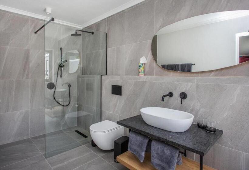 بنسيون Bluemari S Retreat