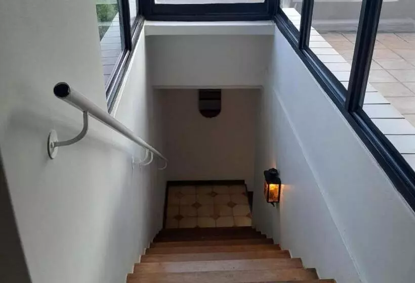 ペンション Dam House Lodge