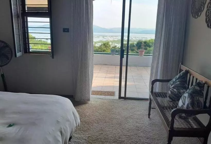 ペンション Dam House Lodge