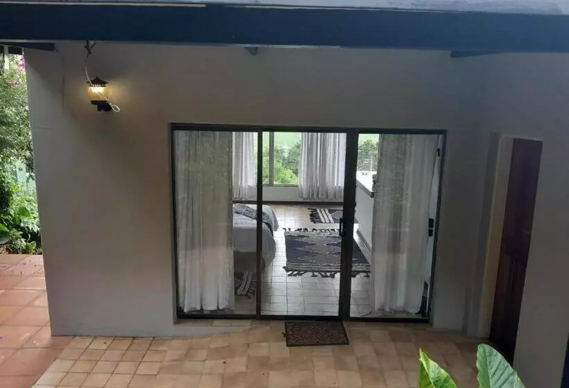 ペンション Dam House Lodge