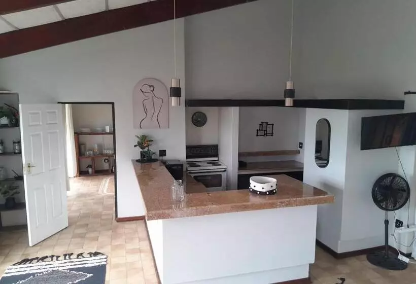 ペンション Dam House Lodge