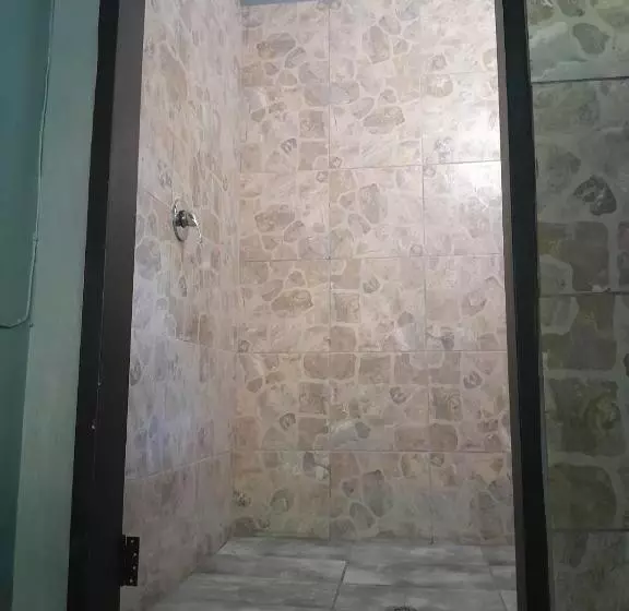 ペンション Dam House Lodge