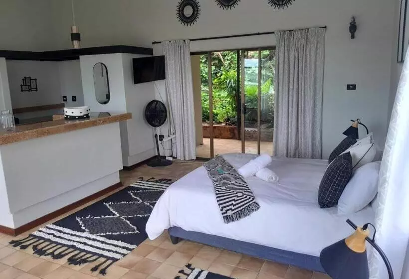 ペンション Dam House Lodge