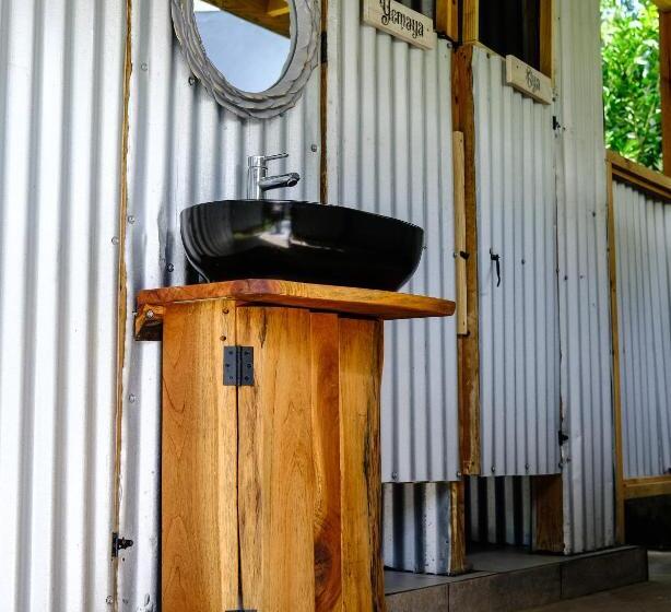 پانسیون Silk Cotton Cottages