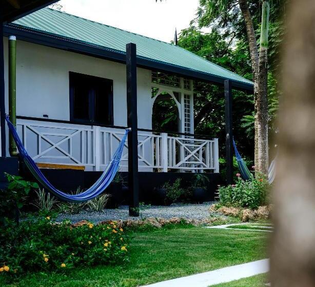 پانسیون Silk Cotton Cottages