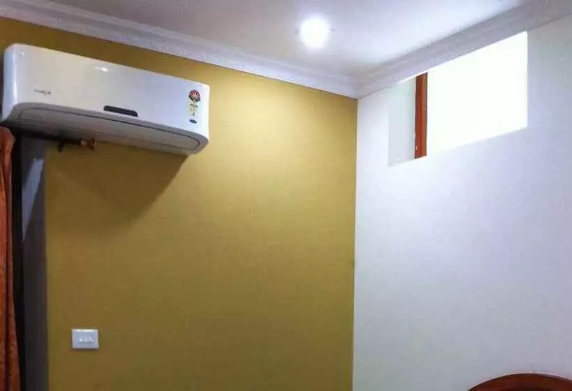 Hotelli Jaya Bharathi Lodge