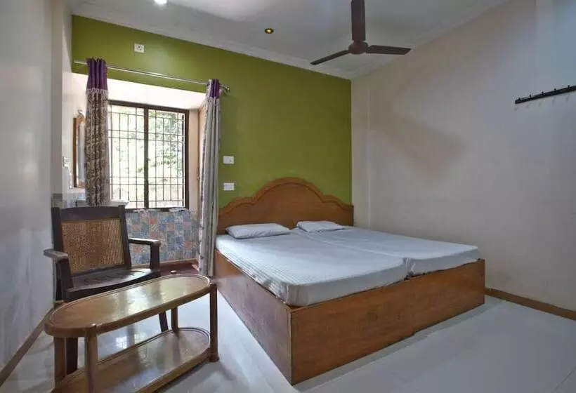 Hotelli Jaya Bharathi Lodge