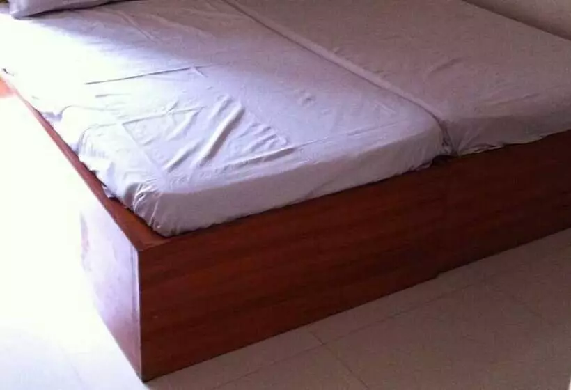 Hotelli Jaya Bharathi Lodge