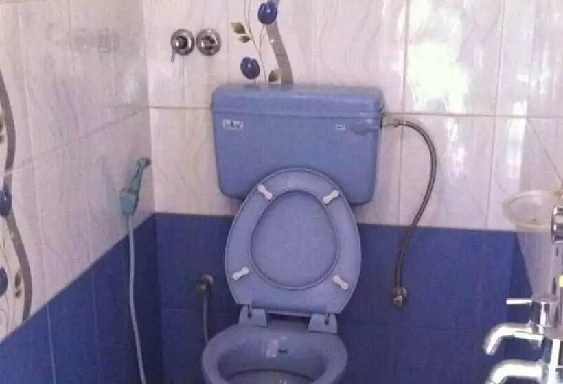 Hotelli Jaya Bharathi Lodge