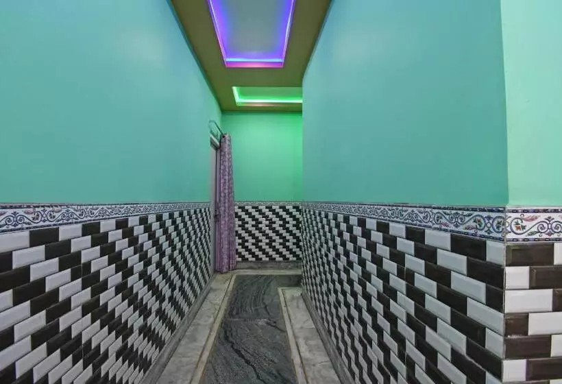 ホテル Oyo Yuvraj Lodge And