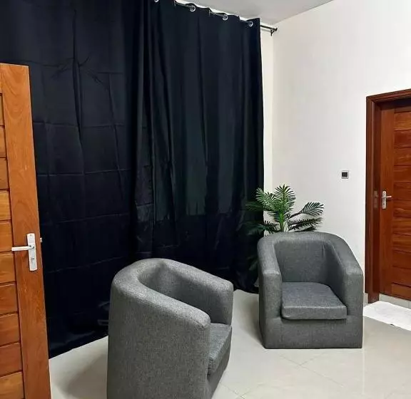 ペンション Your Private Room In Cotonou Guesthouse