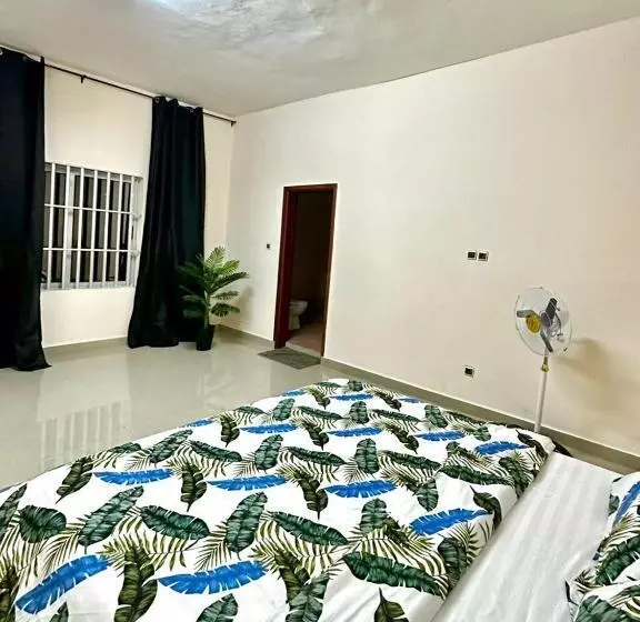 ペンション Your Private Room In Cotonou Guesthouse