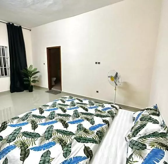 ペンション Your Private Room In Cotonou Guesthouse