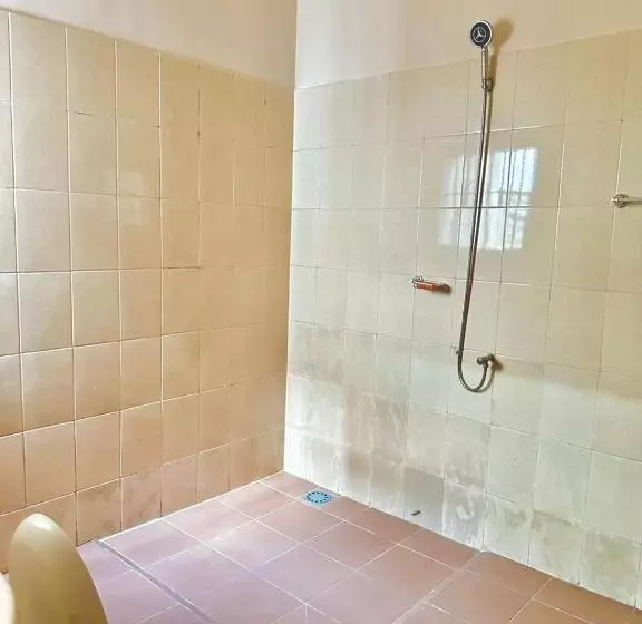 ペンション Your Private Room In Cotonou Guesthouse