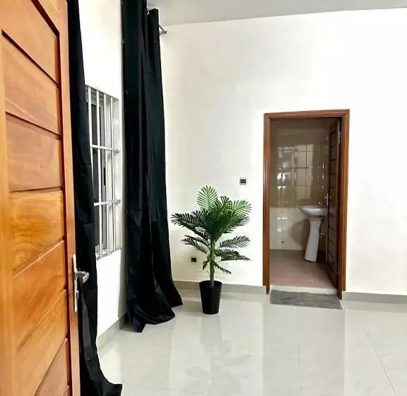ペンション Your Private Room In Cotonou Guesthouse