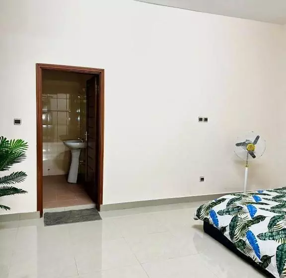 ペンション Your Private Room In Cotonou Guesthouse