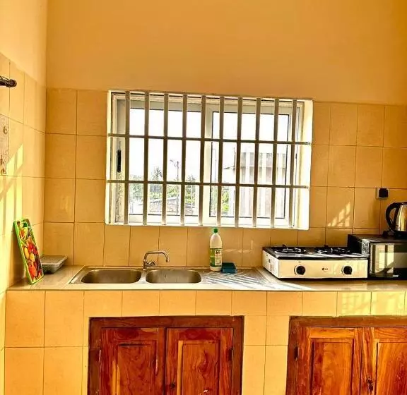 ペンション Your Private Room In Cotonou Guesthouse