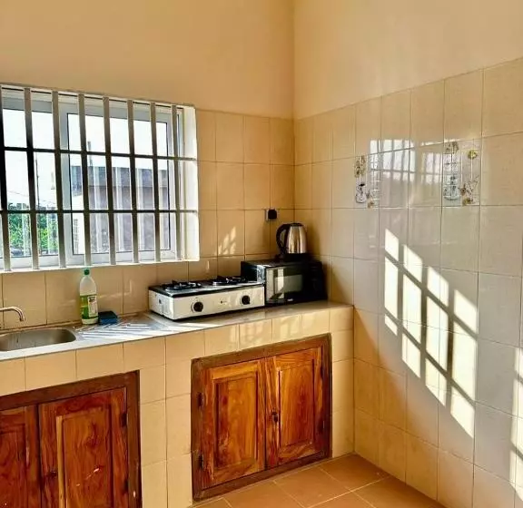 ペンション Your Private Room In Cotonou Guesthouse