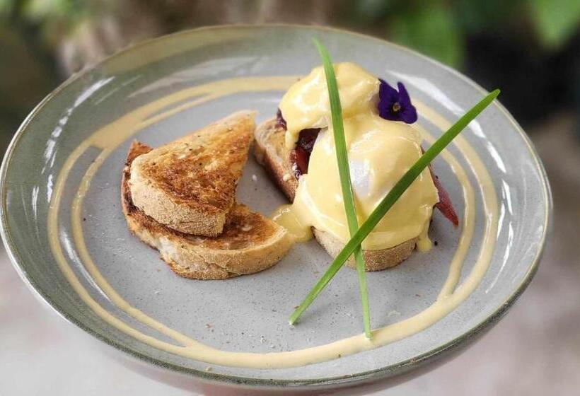 Ribbonwood Bed & Breakfast, Emu Park Qld