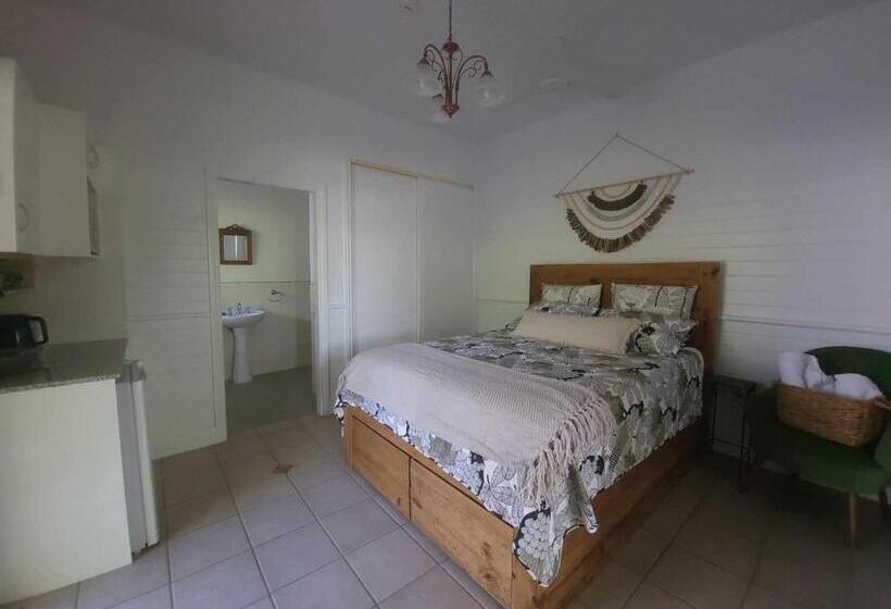 Ribbonwood Bed & Breakfast, Emu Park Qld