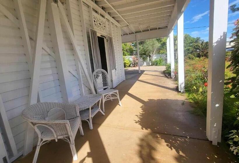 Ribbonwood Bed & Breakfast, Emu Park Qld