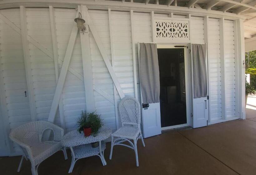 Ribbonwood Bed & Breakfast, Emu Park Qld