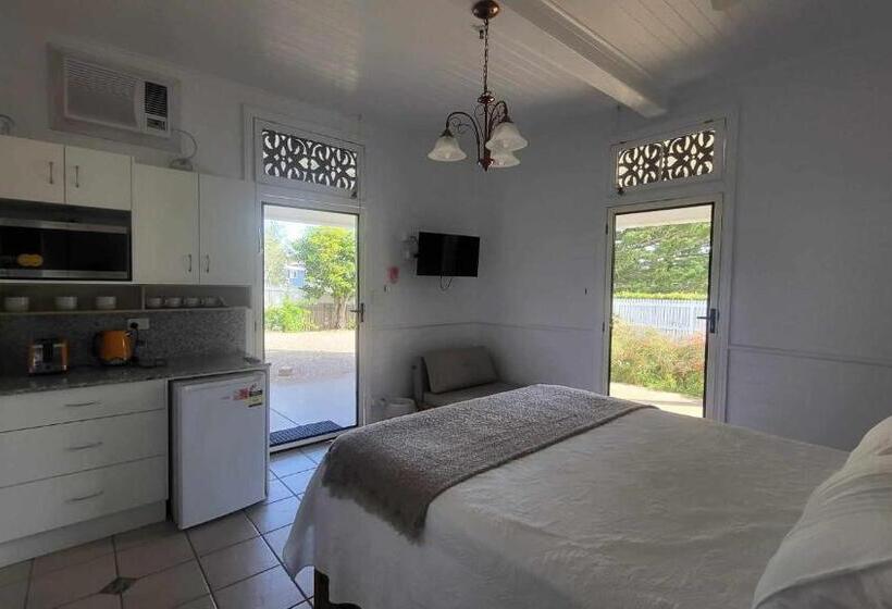 Ribbonwood Bed & Breakfast, Emu Park Qld