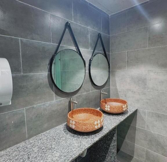 تختخواب و صبحانه Barland Villa