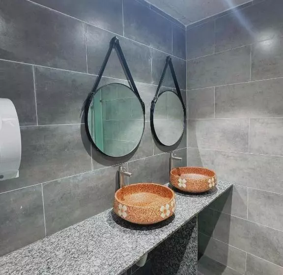 تختخواب و صبحانه Barland Villa
