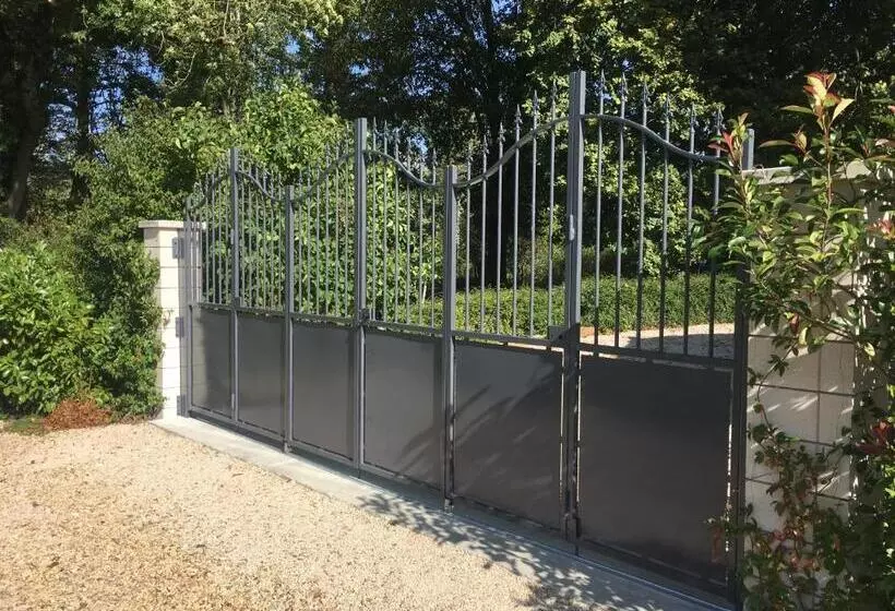 ペンション Chambres Hôtes Avec Piscine