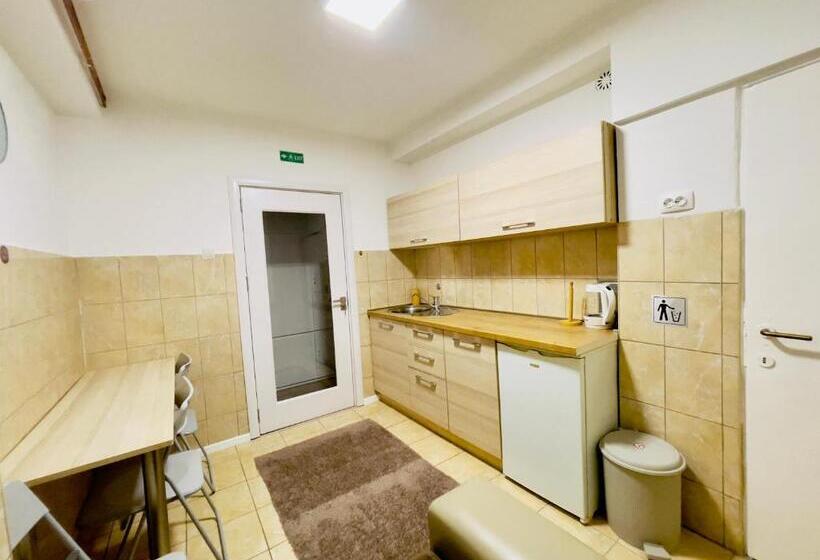 پانسیون Pristinanest