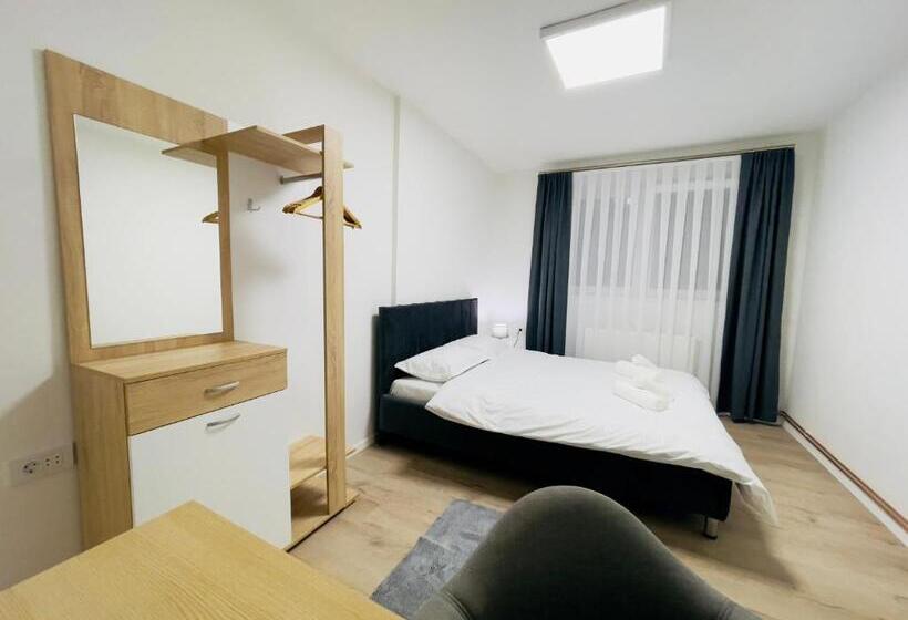 پانسیون Pristinanest