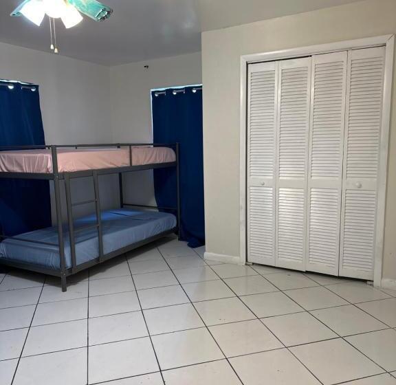 ユースホステル Hospedaje North Miami