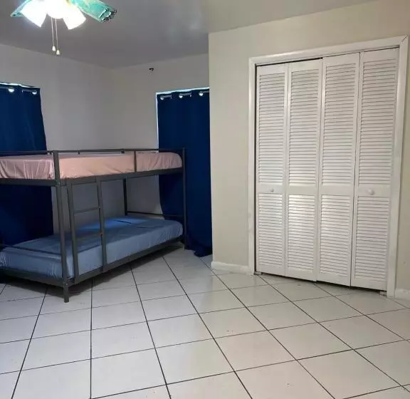 هاستل Hospedaje North Miami