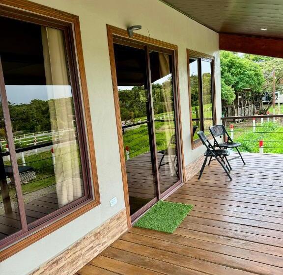 مبيت وإفطار Almore