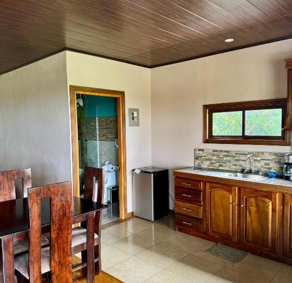 مبيت وإفطار Almore