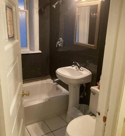 ベッドアンドブレックファースト Large Private Room With Queen Bed   2a