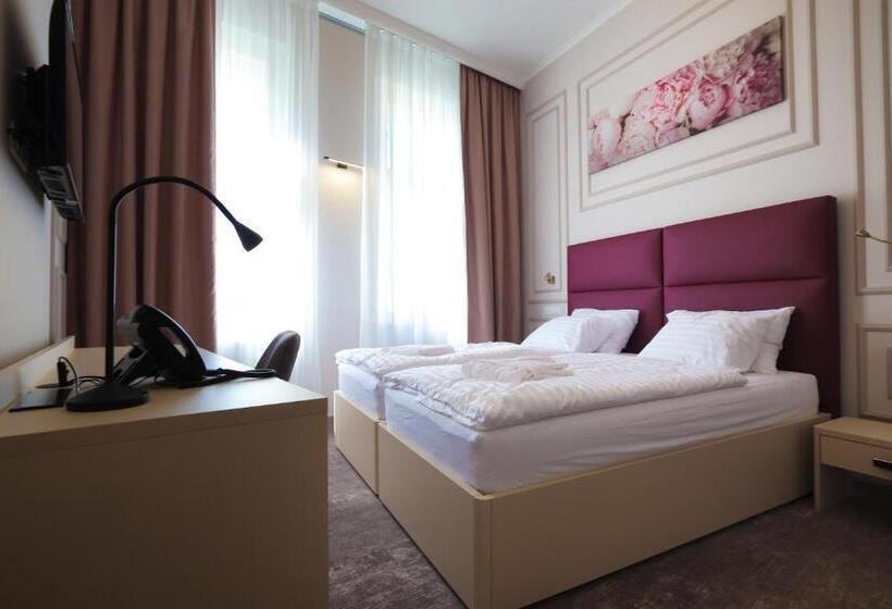 Boutique Hotel Ambiente +