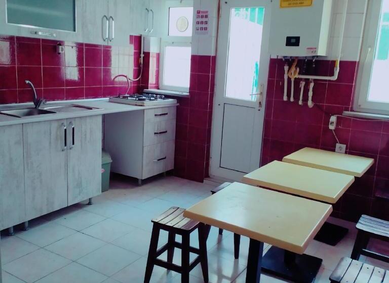 Eroz Hostel Old City