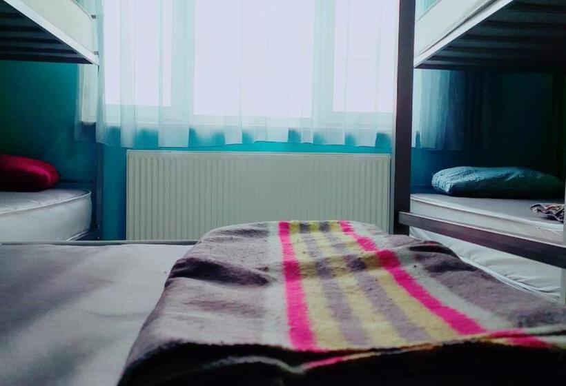 Eroz Hostel Old City